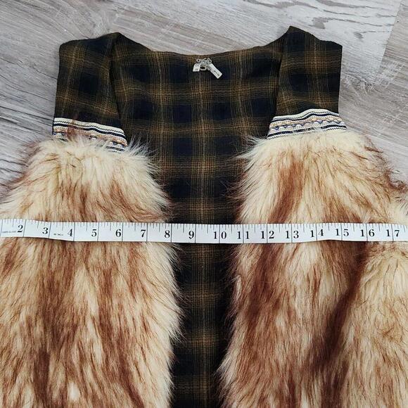Gimmicks By BKE faux Fur Vest Plaid NWT $75 unique Western Chic - Picture 2 of 7